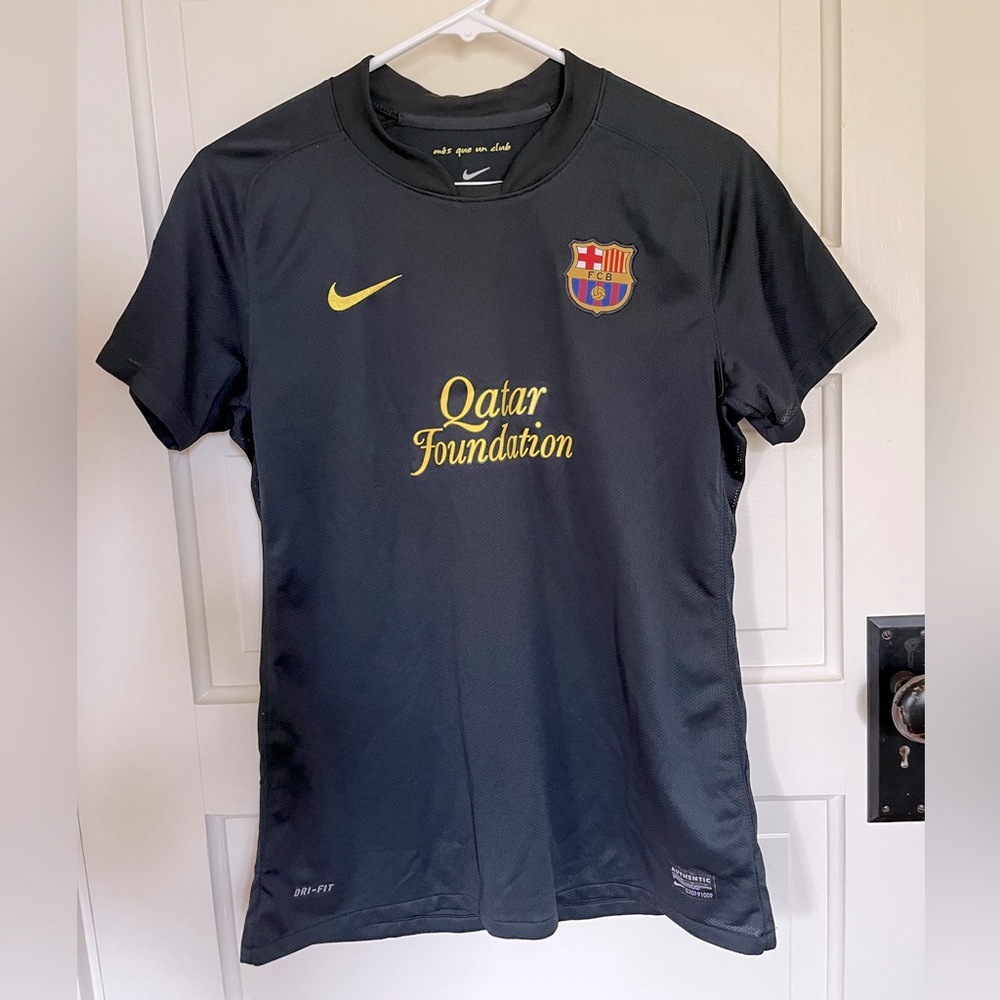 Authentic FC Barcelona soccer practice Jersey, Nike Dri-Fit, size M, never worn